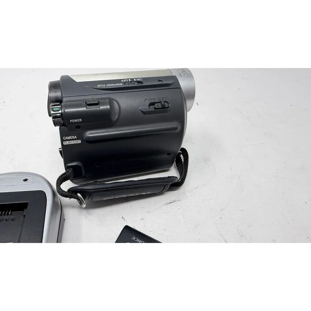 Sony Handycam Camcorder Carl Zeiss 40x Optical Zoom DCR-HC38 - 